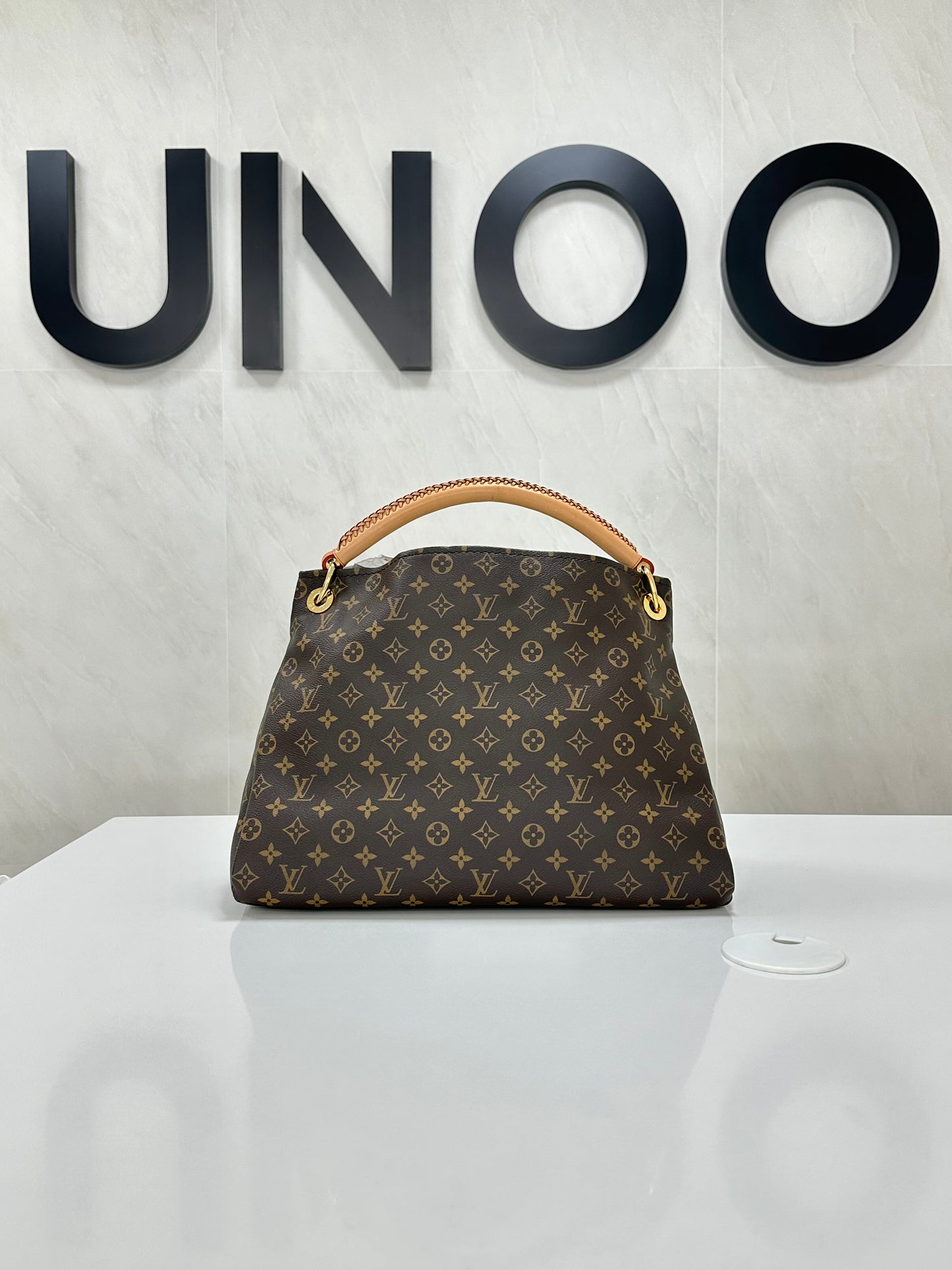 Louis Vuitton Artsy Handbag Monogram Canvas MM - Pre Loved Excellent Condition
