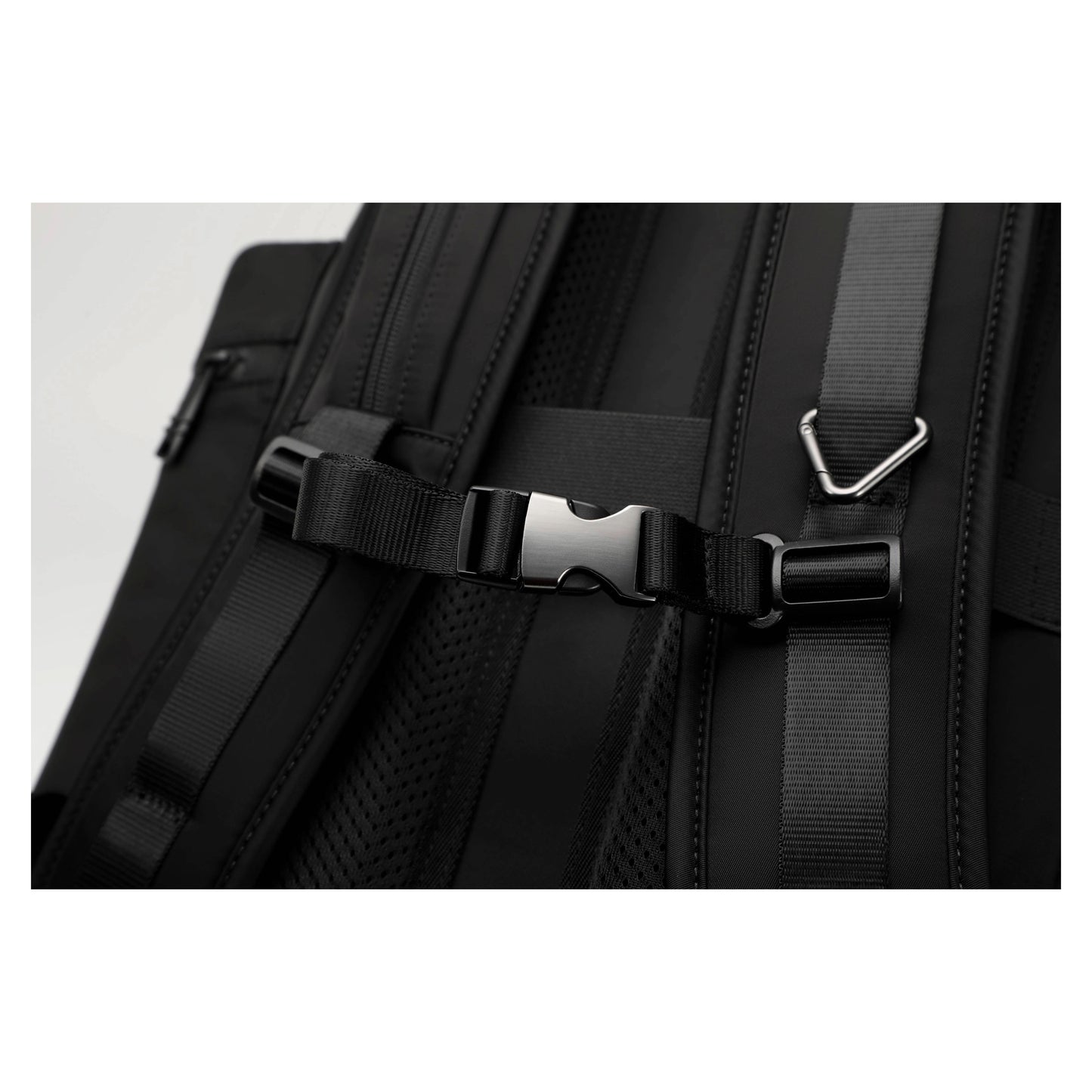 UNOO Expedition Flap Backpack - Black