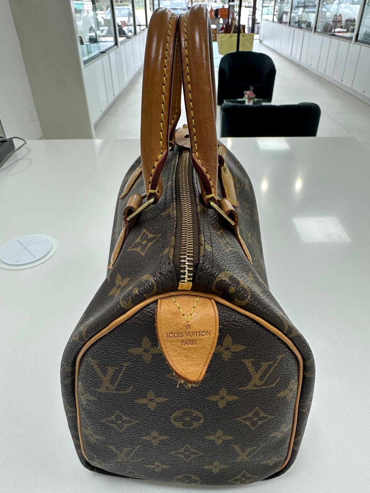 Louis Vuitton Monogram Speedy 25 - PRE OWNED