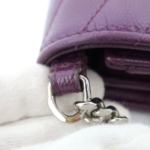 Saint Laurent Cassandre Envelope Chain Wallet Purple Chevron Grain de Poudre Leather WOC – Close-up of a purple leather