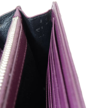 Saint Laurent Cassandre Envelope Chain Wallet Purple Chevron Grain de Poudre Leather WOC – Close-up of a purple leather