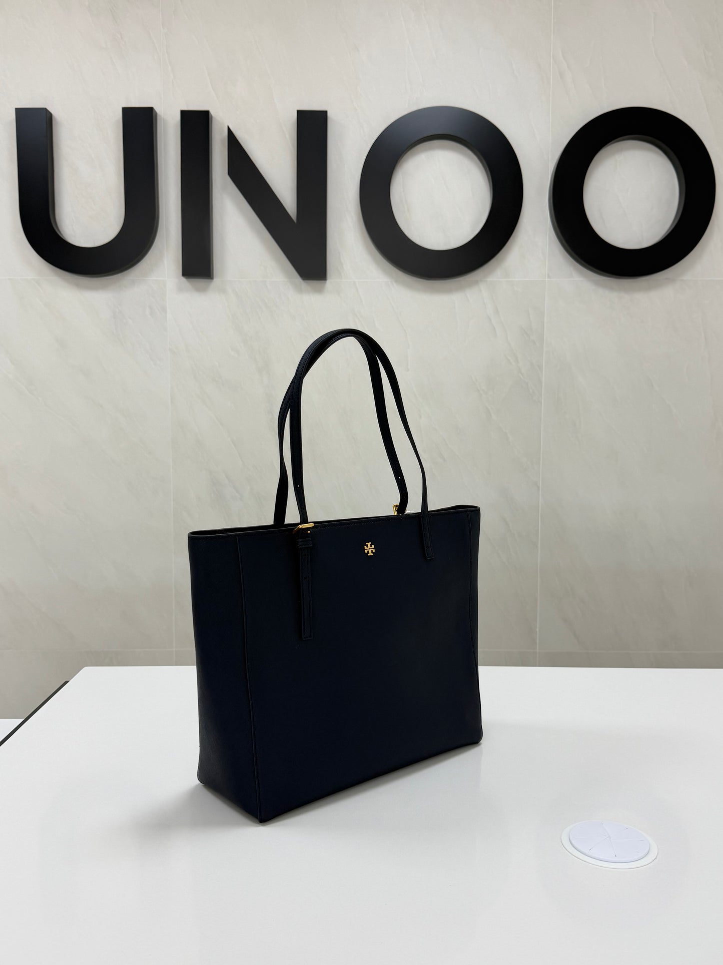 Tory Burch Emerson Small Saffiano Leather Tote – Navy