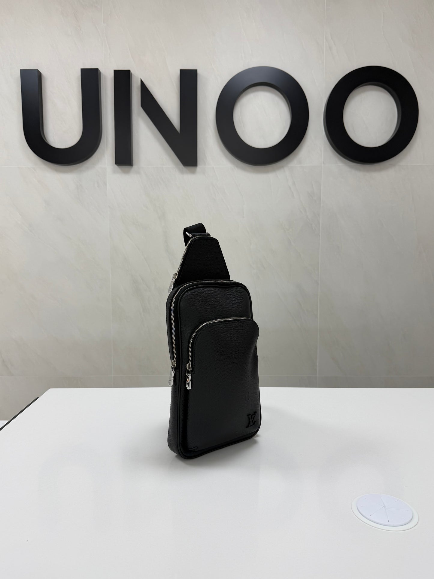 Louis Vuitton Avenue Slingbag Black - PRE OWNED