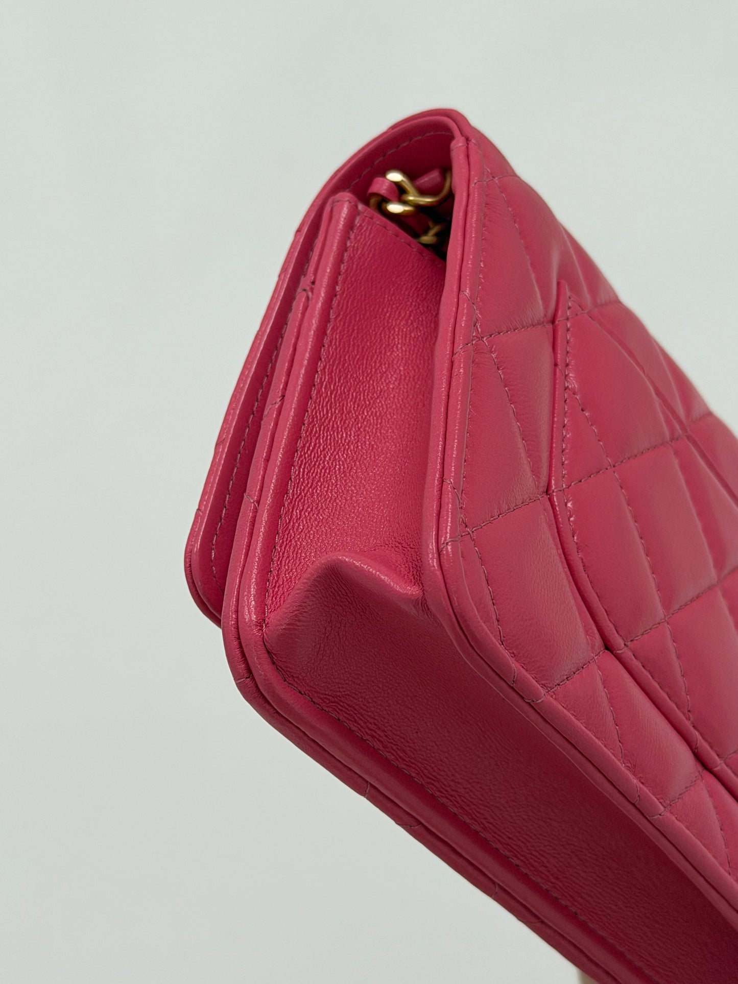 Chanel Matrasse Heart Chain Wallet Pink - PRE OWNED