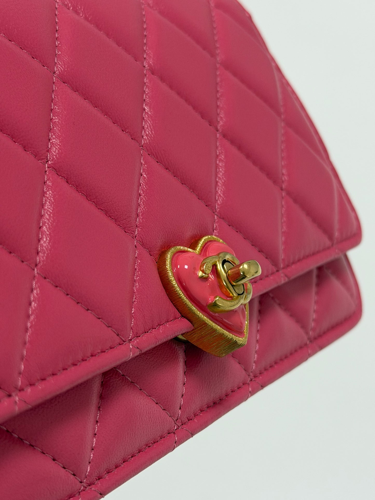 Chanel Matrasse Heart Chain Wallet Pink - PRE OWNED