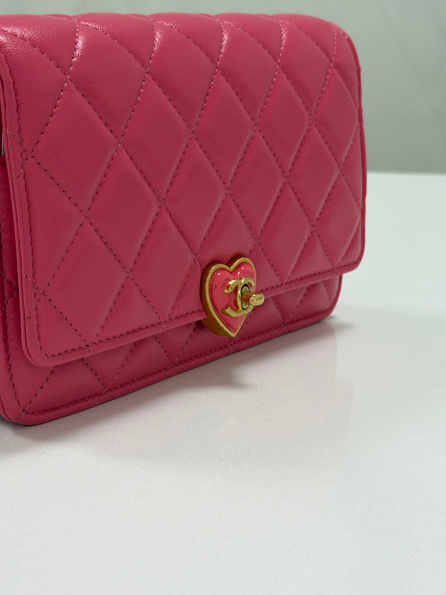 Chanel Matrasse Heart Chain Wallet Pink - PRE OWNED