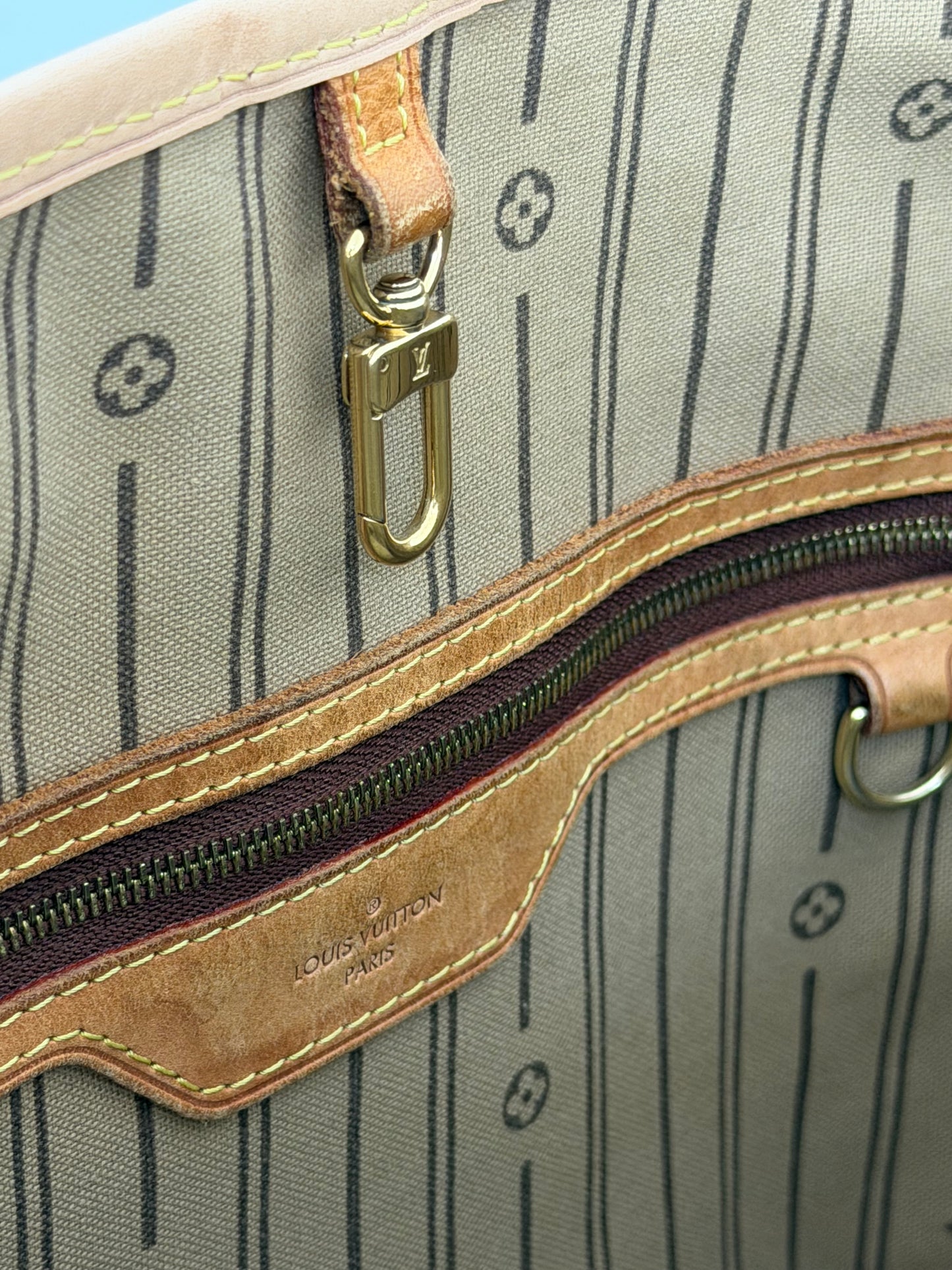 Louis Vuitton Delightful Handbag - PRE OWNED