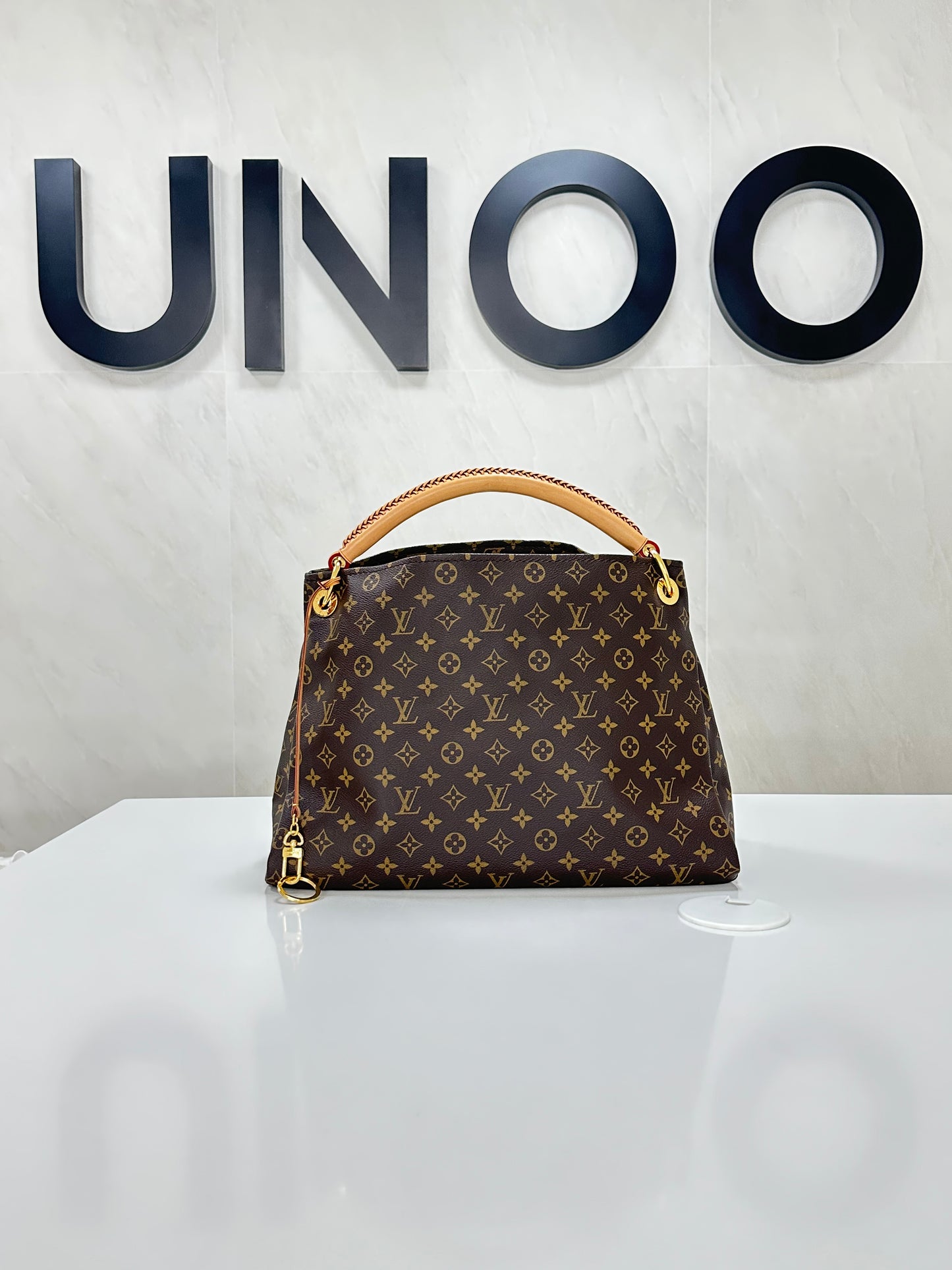 Louis Vuitton Artsy Handbag Monogram Canvas MM - Pre Loved Excellent Condition