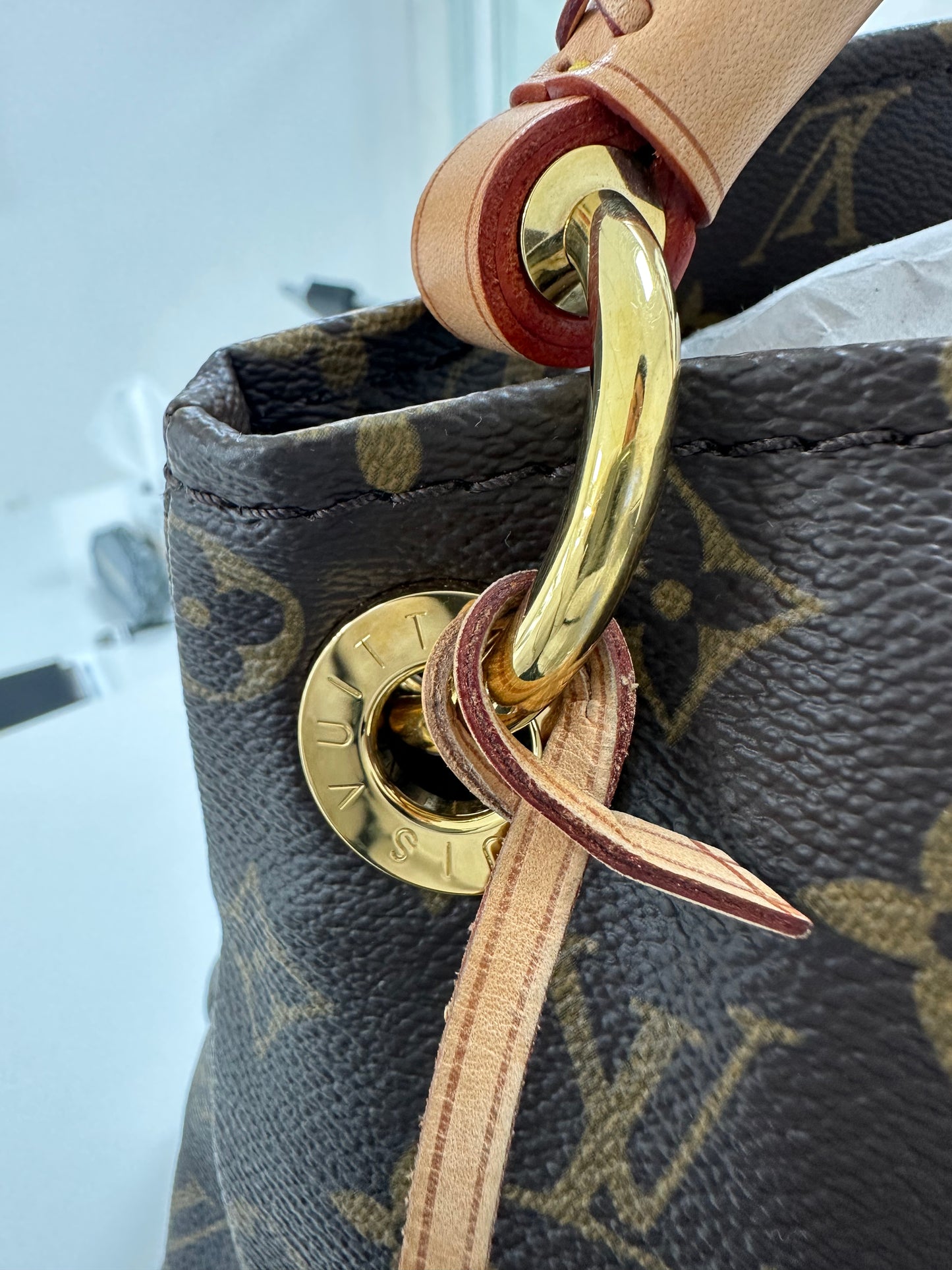 Louis Vuitton Artsy Handbag Monogram Canvas MM - Pre Loved Excellent Condition