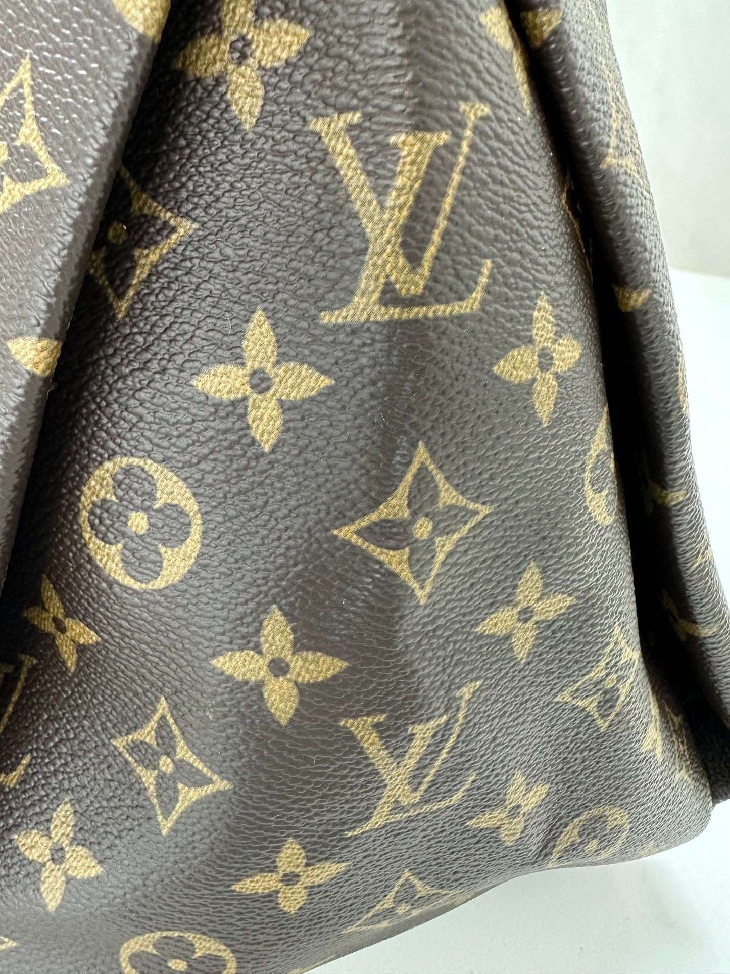 Louis Vuitton Artsy Handbag Monogram Canvas MM - Pre Loved Excellent Condition