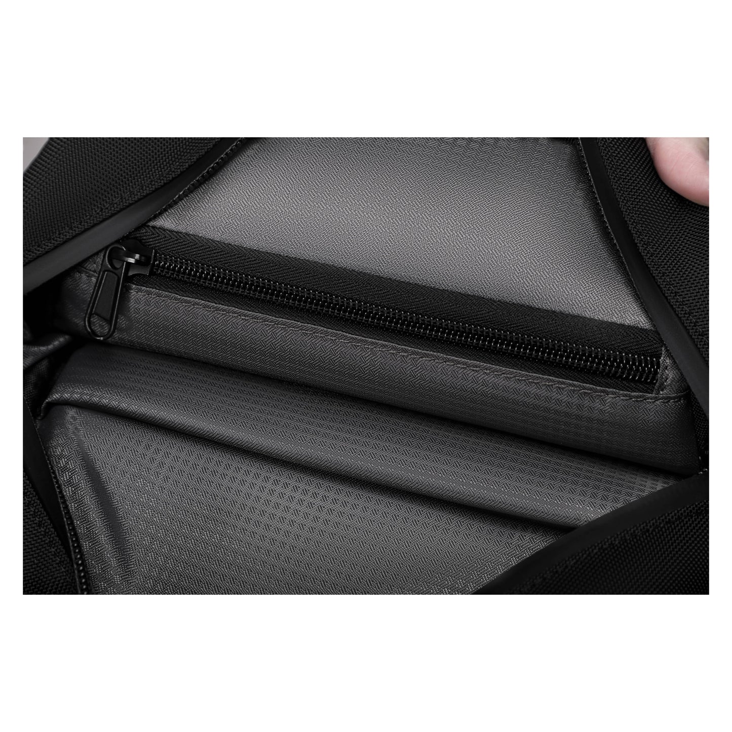 UNOO Stream Crossbody – Black