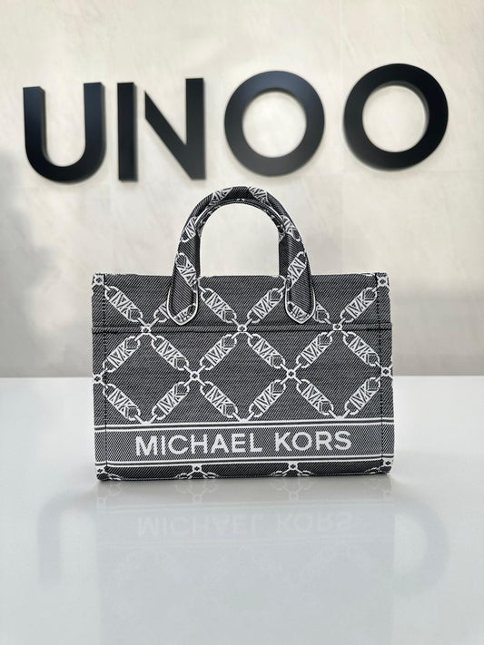 Michael Kors Gigi Small Messenger - Black Optic White