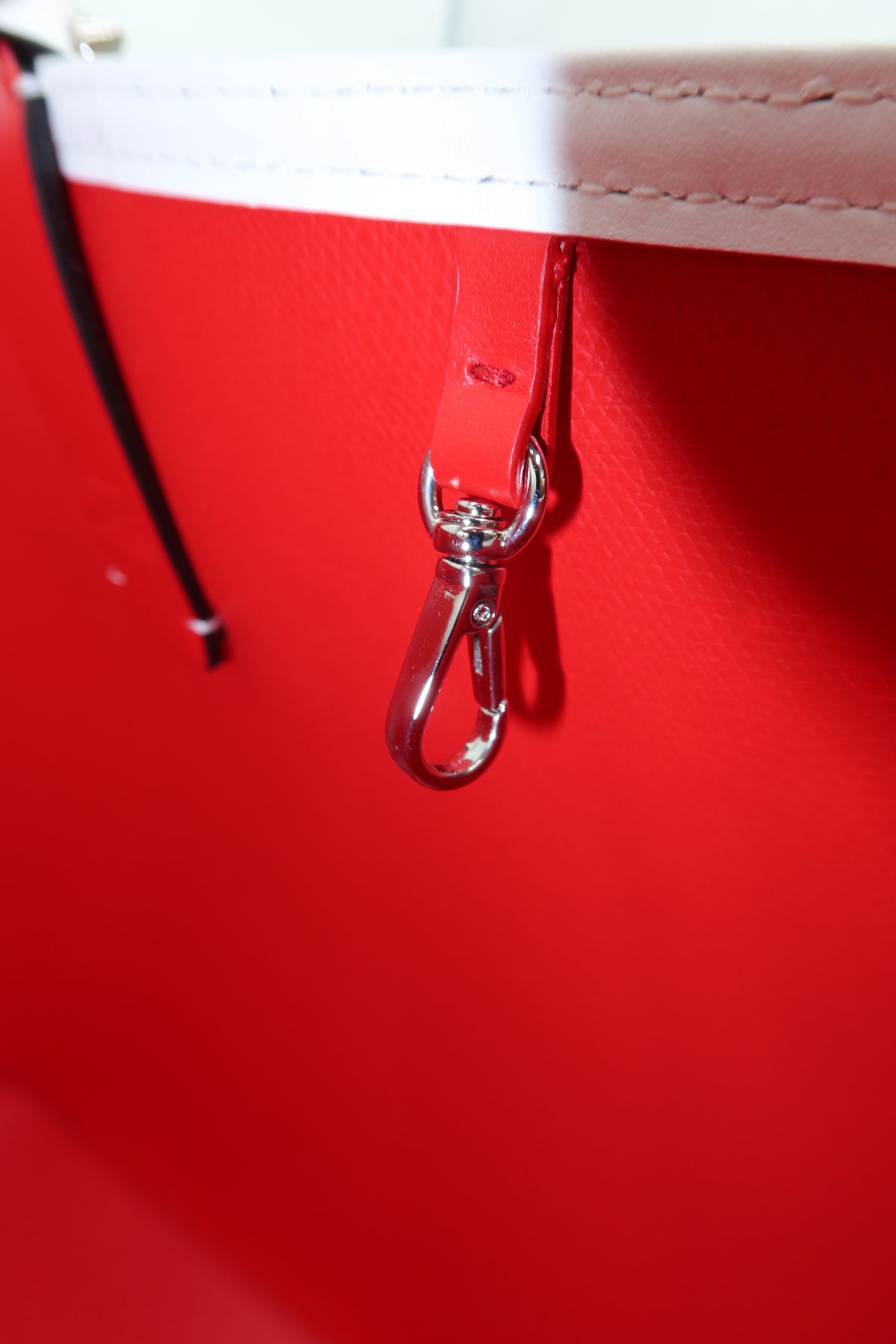 Christian Louboutin White & Pink Logo Print Tote Bag with Studded Handles – additional photo 8