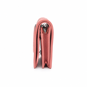 Gucci Pink Leather Card Holder Wallet with Interlocking GG Logo & Snap Closure – a close-up side view of a pink leather