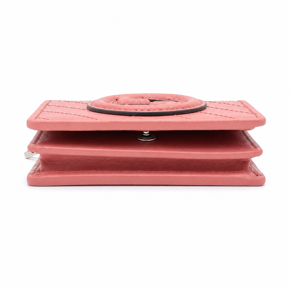 Gucci Pink Leather Card Holder Wallet with Interlocking GG Logo & Snap Closure – a coral pink leather wallet with a circular