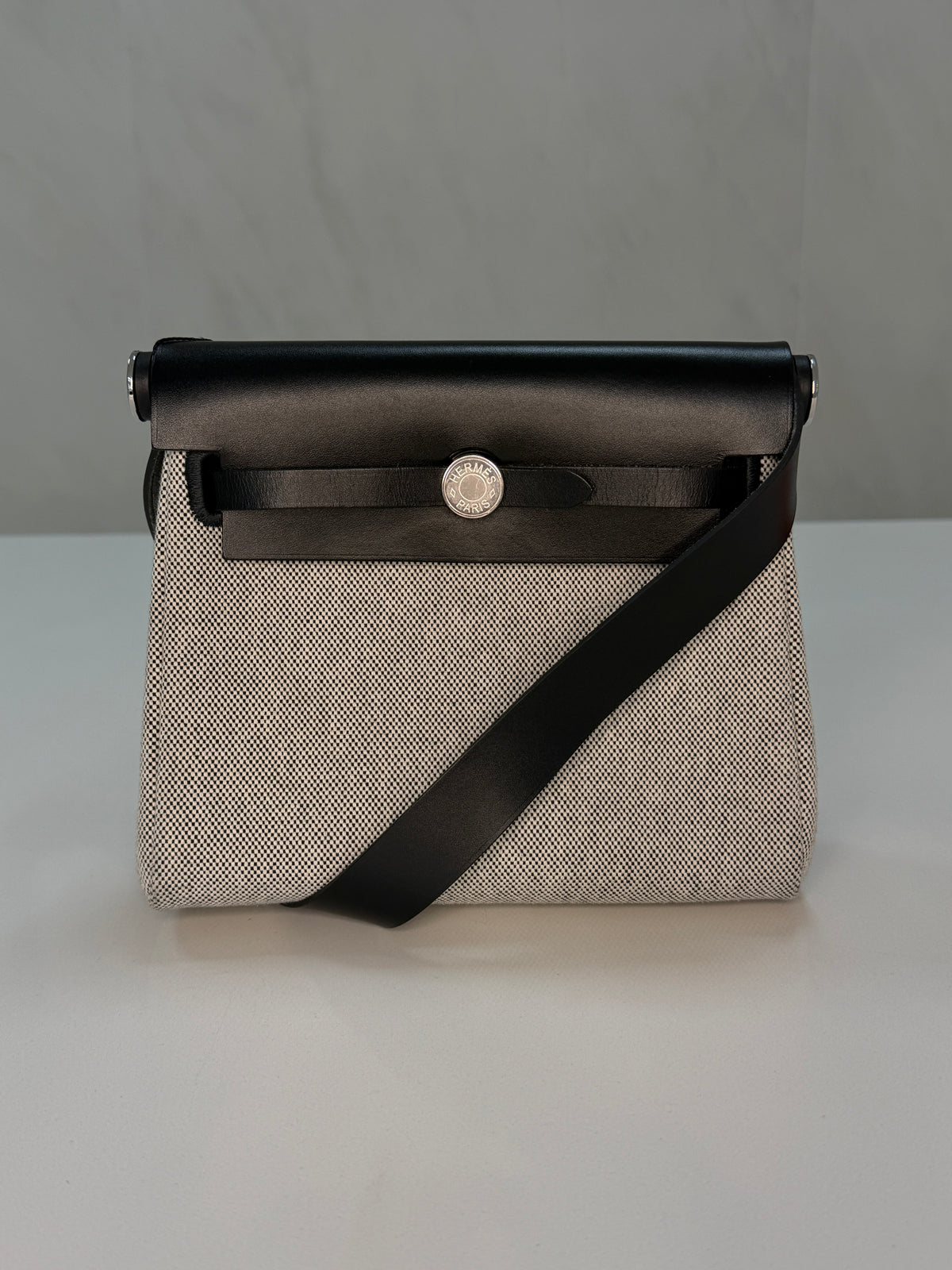 Hermès Herbag Zip Retourne 20 Military Toile Vache Hunter – Ecru & Black – additional photo 2
