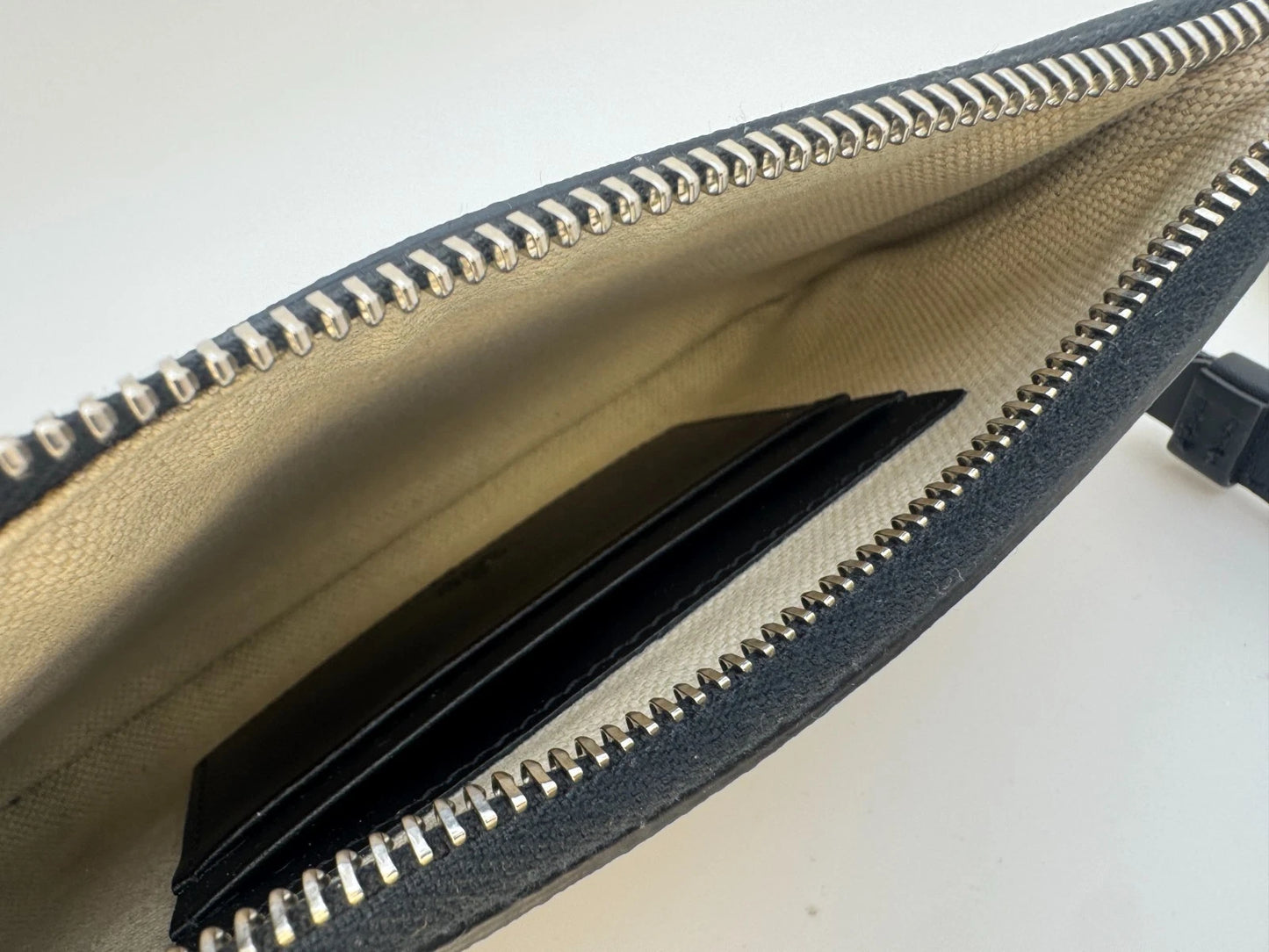 Gucci Kingsnake GG Supreme Wristlet Pouch Beige Ebony Clutch